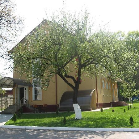 Premier Club Hotel Chernivtsi Exterior photo