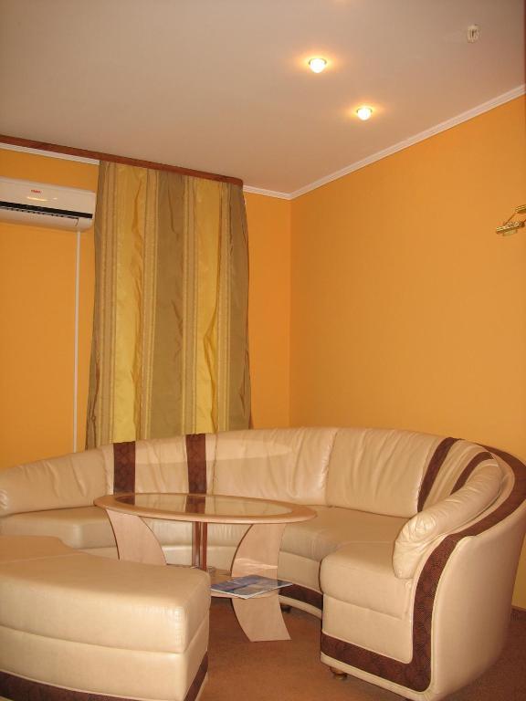 Premier Club Hotel Chernivtsi Room photo